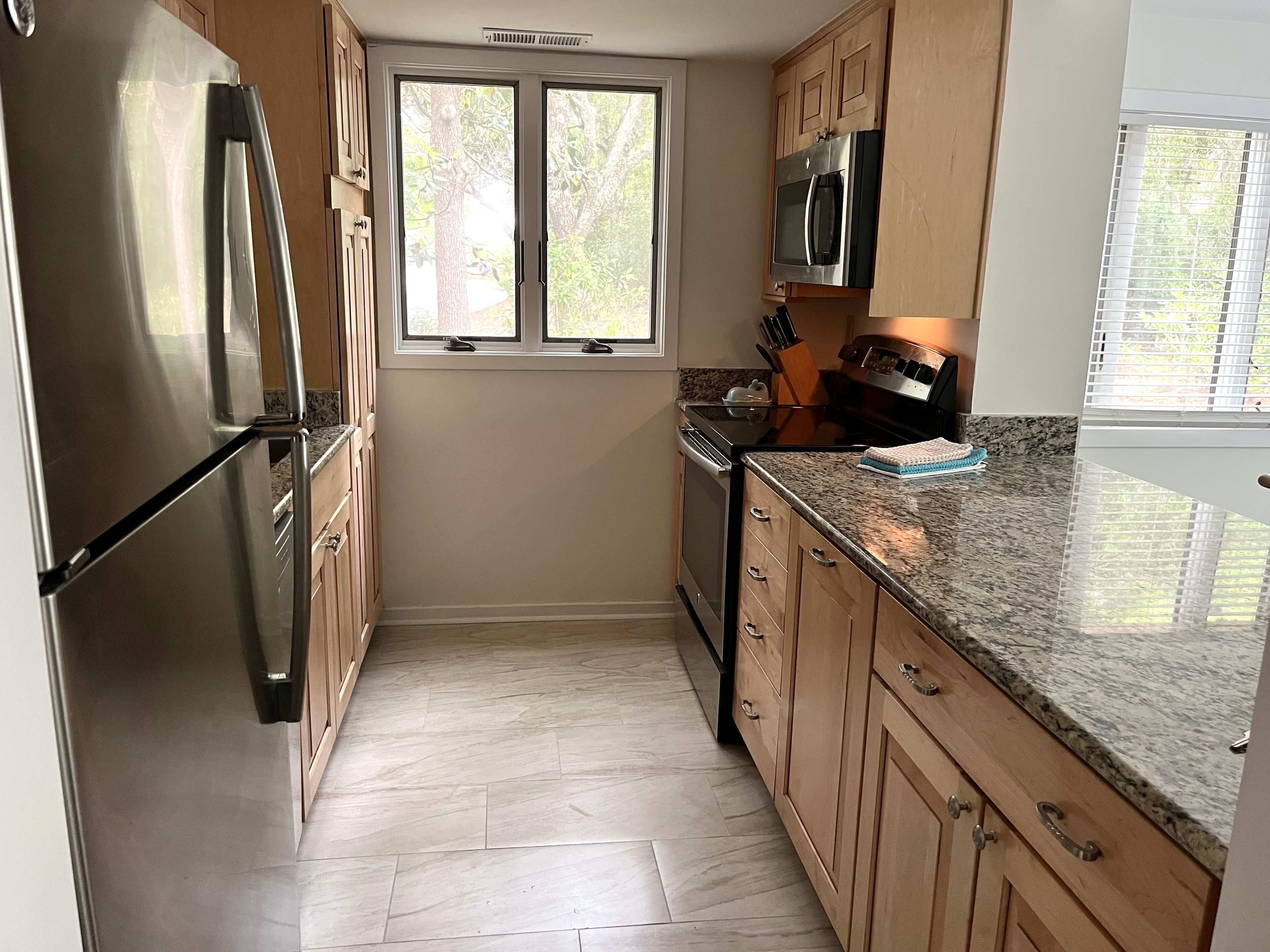 So close to the beach! Beautifully renovated villa 3BD 3BA. Fairway Oaks W Beach