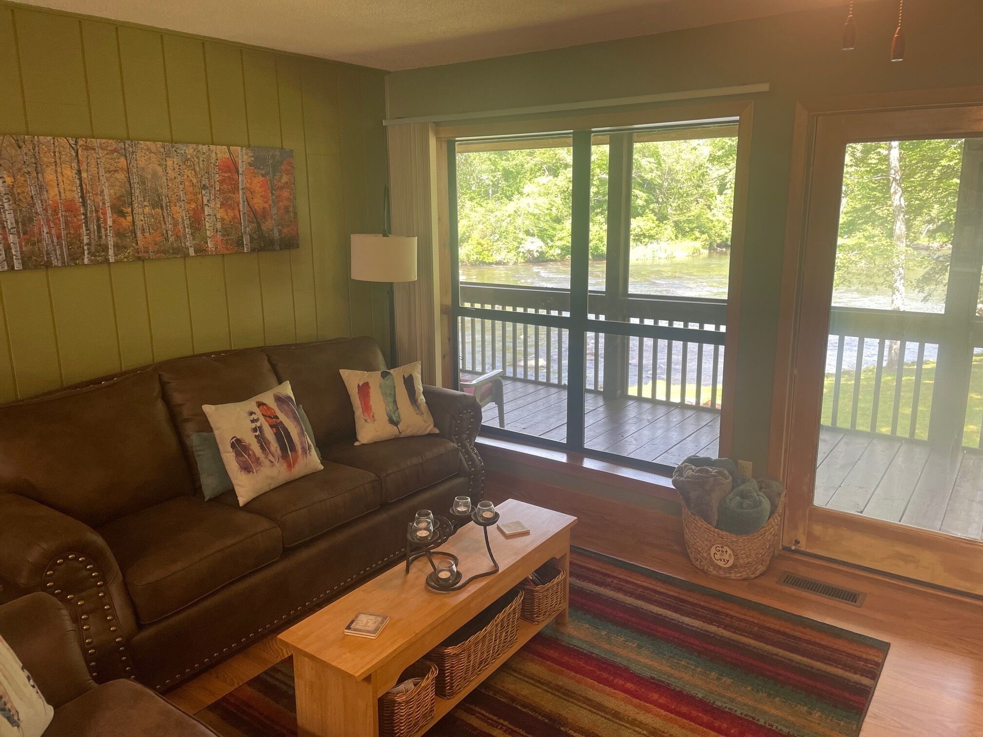 The perfect vacation cabin for families.  Directly on the river.