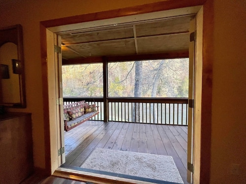 The perfect vacation cabin for families.  Directly on the river.