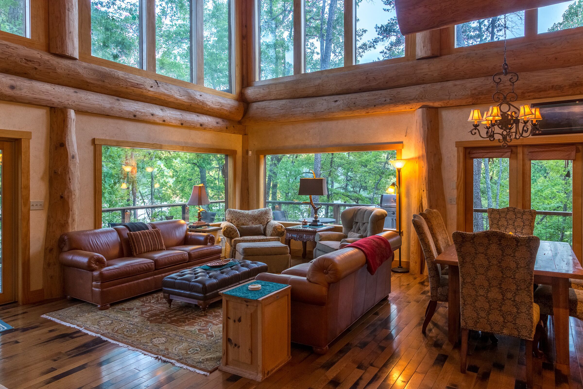 Beautiful Lakefront House, 3 Bedrooms with a Loft, 3.5+ Baths, (Sleeps 10-12)