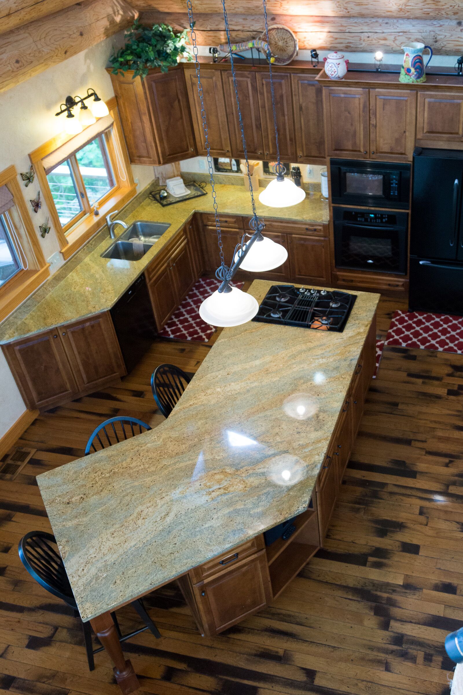 Beautiful Lakefront House, 3 Bedrooms with a Loft, 3.5+ Baths, (Sleeps 10-12)