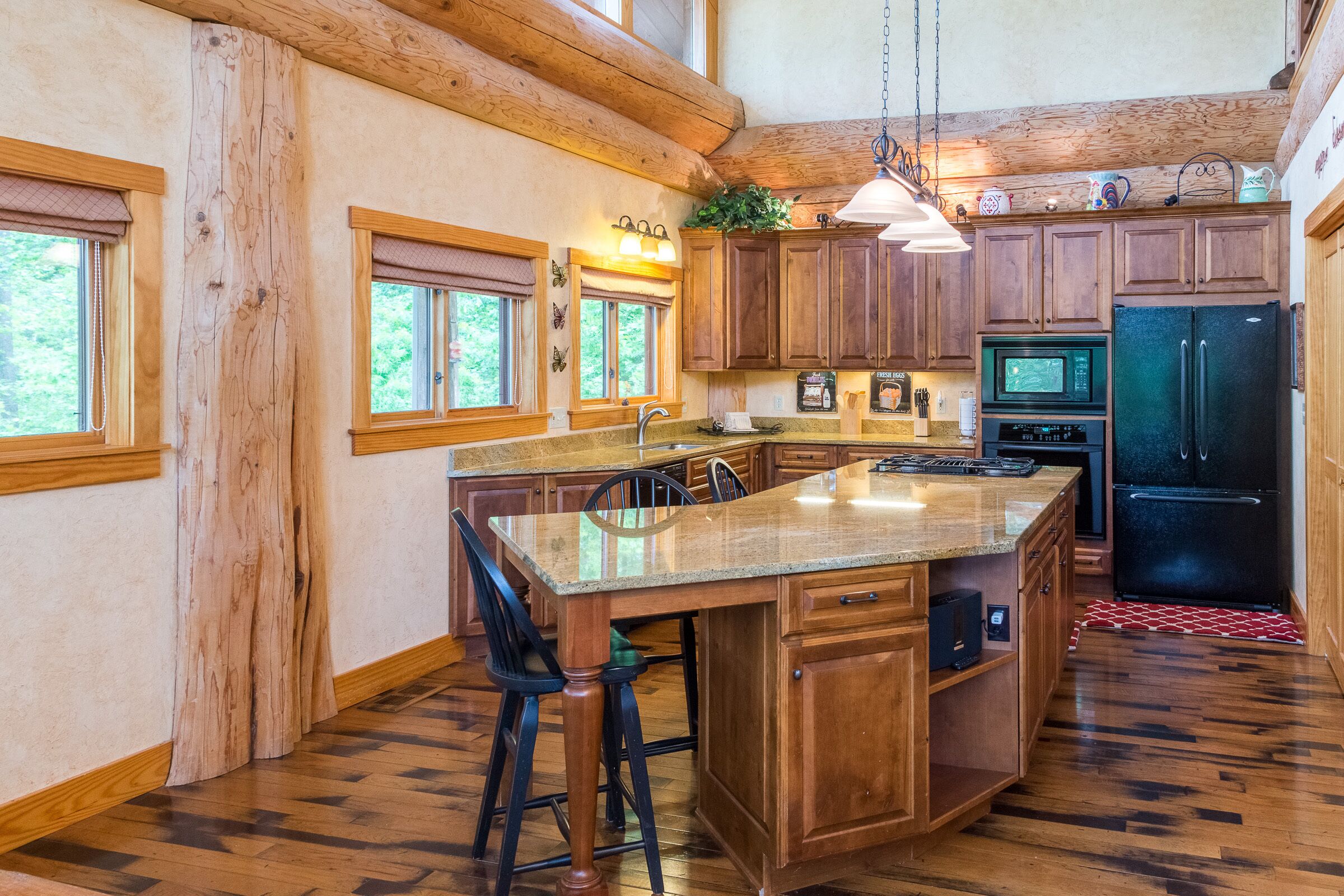 Beautiful Lakefront House, 3 Bedrooms with a Loft, 3.5+ Baths, (Sleeps 10-12)