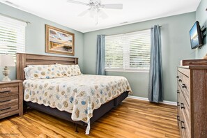 3 bedrooms, iron/ironing board, WiFi, bed sheets - Beautiful Bayside Beach House ** Pet Friendly (Villas)