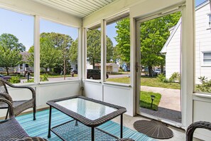 Terrace/patio - Beautiful Bayside Beach House ** Pet Friendly (Villas)