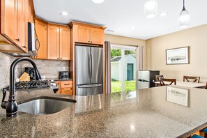 Fridge, microwave, oven, stovetop - Beautiful Bayside Beach House ** Pet Friendly (Villas)