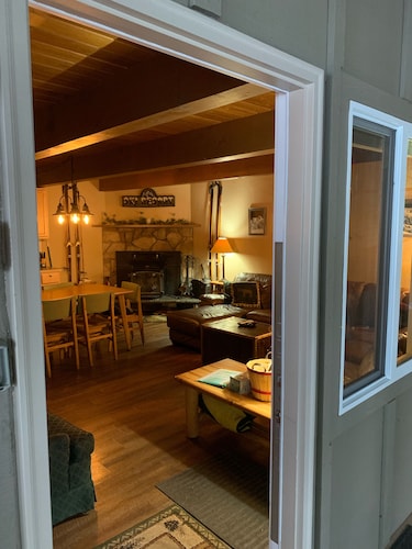 Escapade dans un camp gouvernemental acceptant les animaux de compagnie - Great Village Location