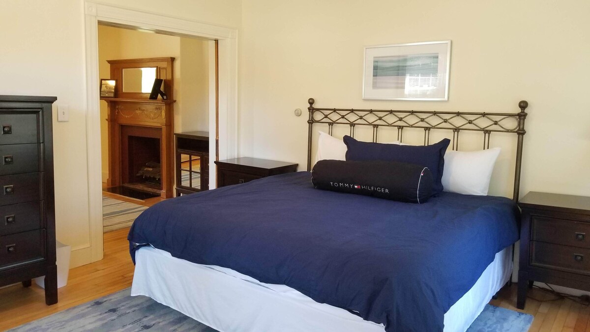 Bright and Fresh Back Cove4 Bedroom, Sleeps 8. Airmatress for additional 2.