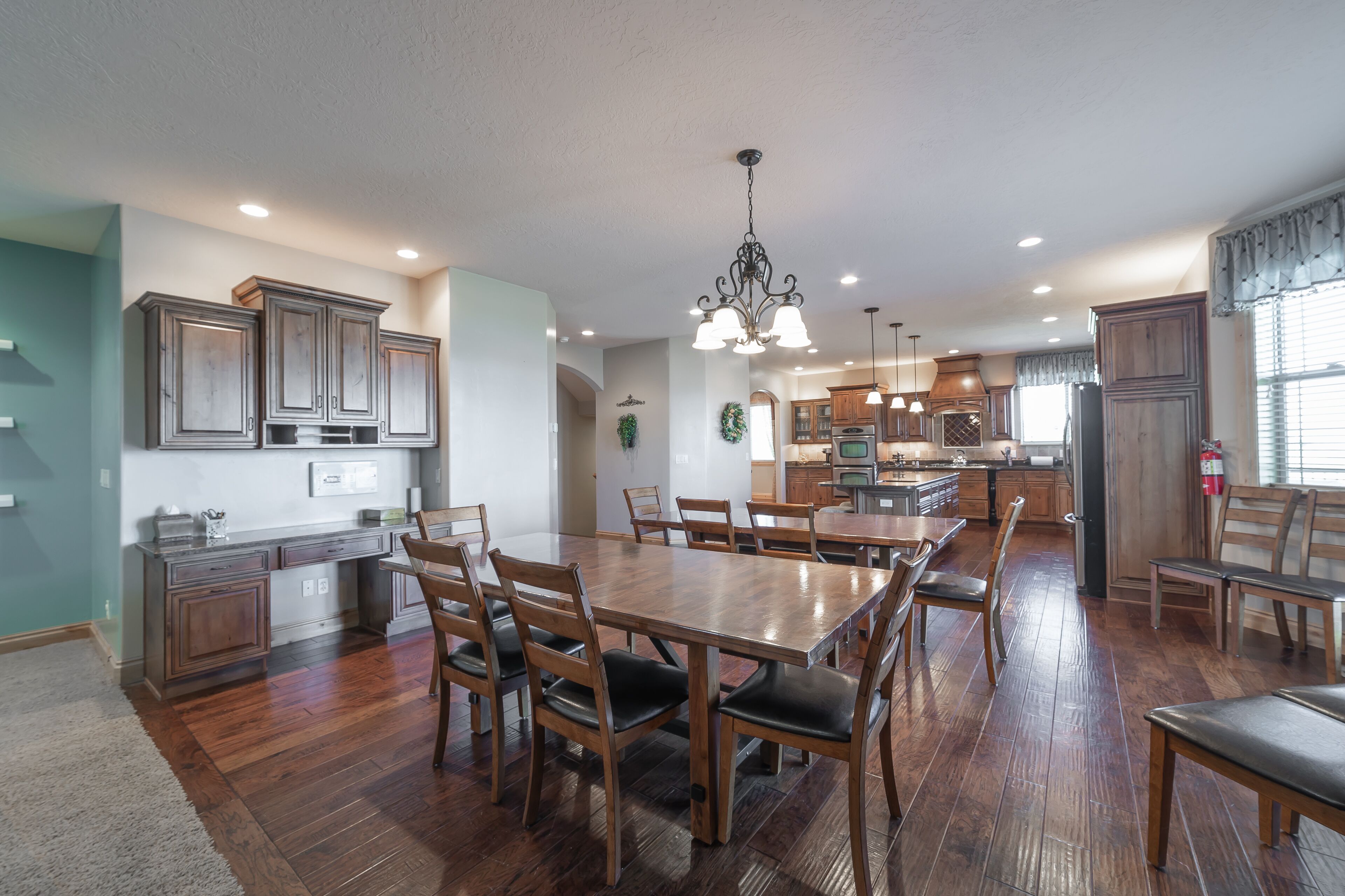 The Westlake Escape - Amazing Views, Large Entertaining Yard, and Hot Tub