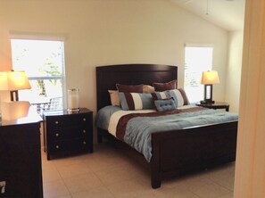 3 makuuhuonetta, silitysrauta/-lauta, ilmainen Wi-Fi, vuodevaatteet