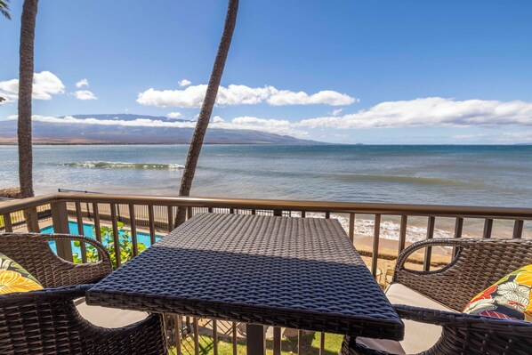 Property grounds - Oceanfront HK-B7 - Maui Condo on the Beautiful Serene Beach of Ma’alaea Bay (Wailuku)