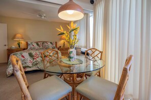1 bedroom, free WiFi, bed sheets - Oceanfront HK-B7 - Maui Condo on the Beautiful Serene Beach of Ma’alaea Bay (Wailuku)