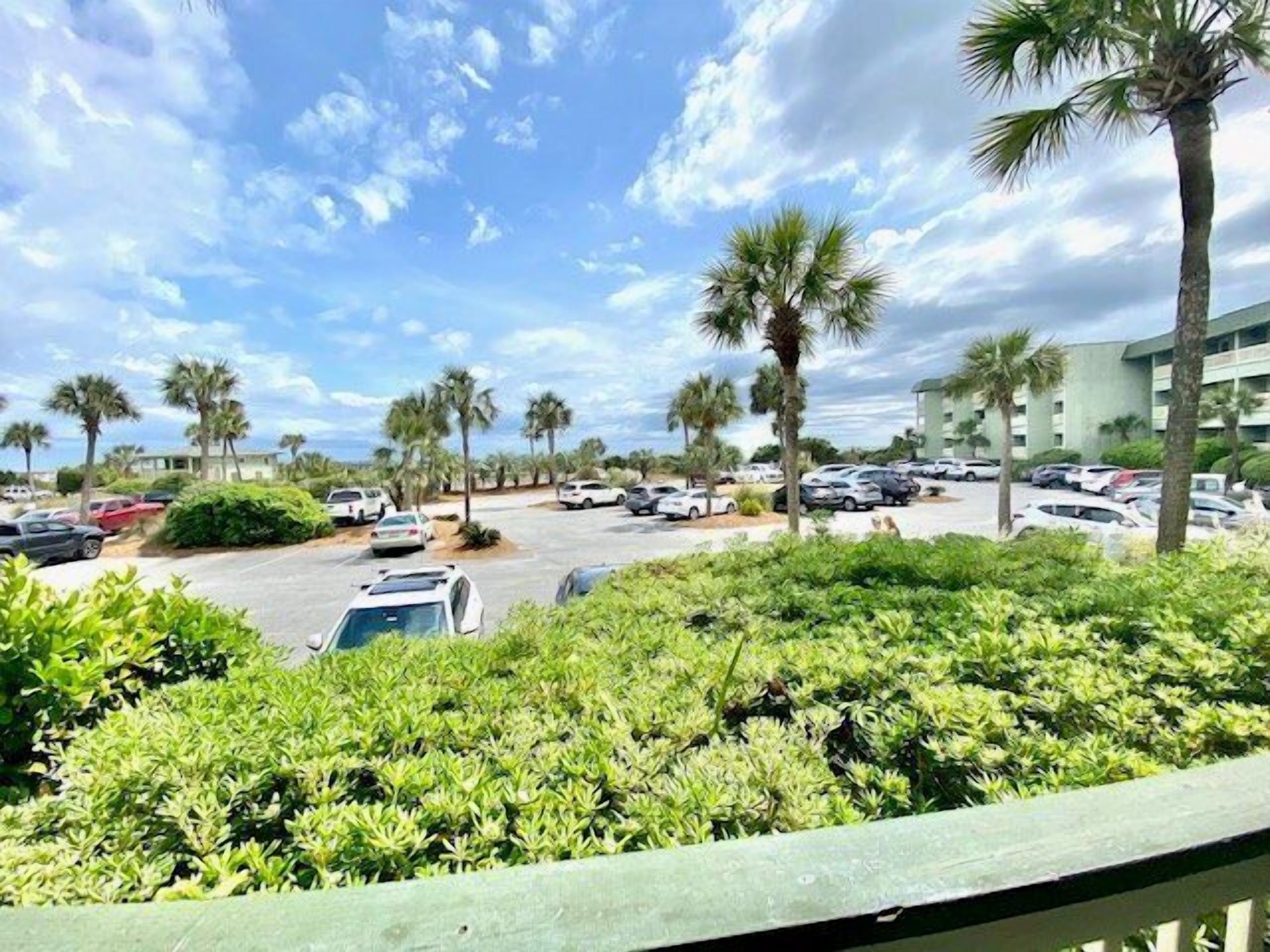 Oceanfront 1st Floor Condo!! Community Pool & Fishing Pier!! Central Location in the Heart of IOP!