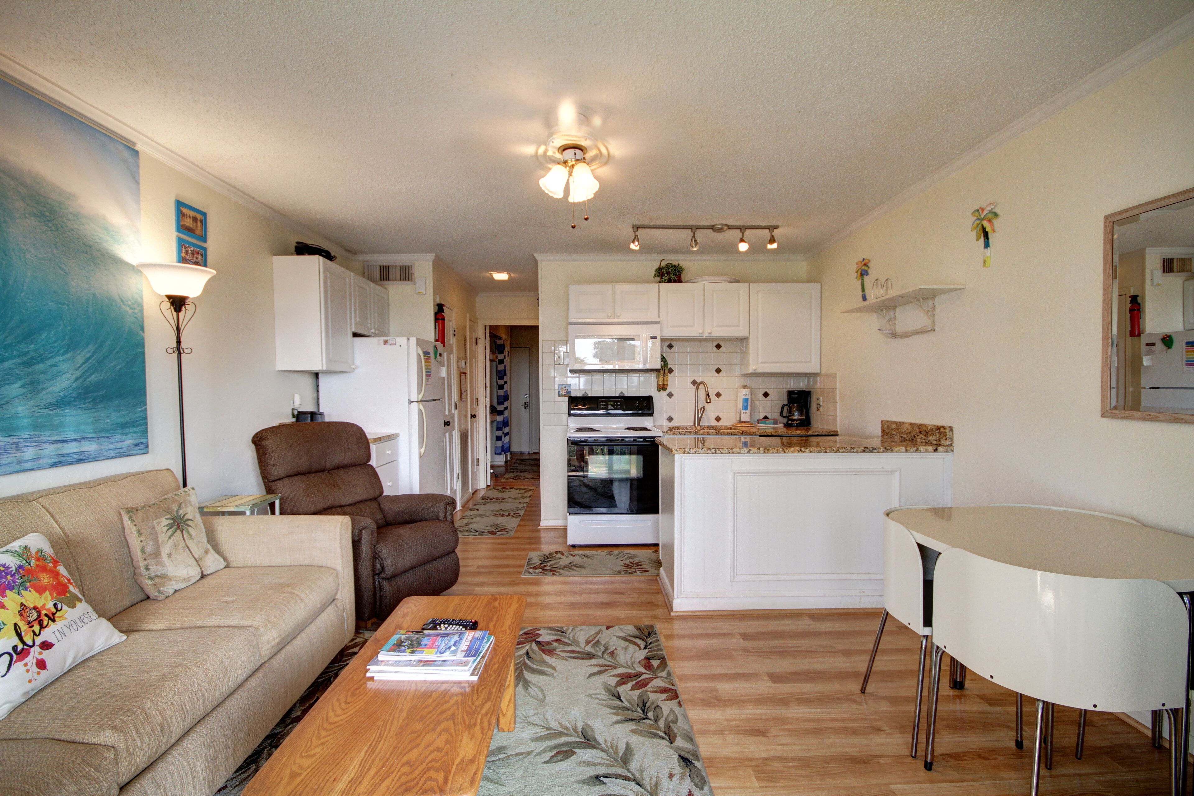 Oceanfront 1st Floor Condo!! Community Pool & Fishing Pier!! Central Location in the Heart of IOP!