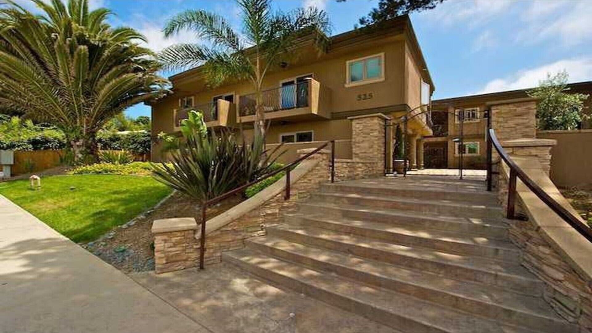 Quiet Condo Close To The Beach