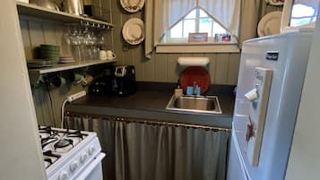 R�éfrigérateur, four à micro-ondes, un four, surface de cuisson
