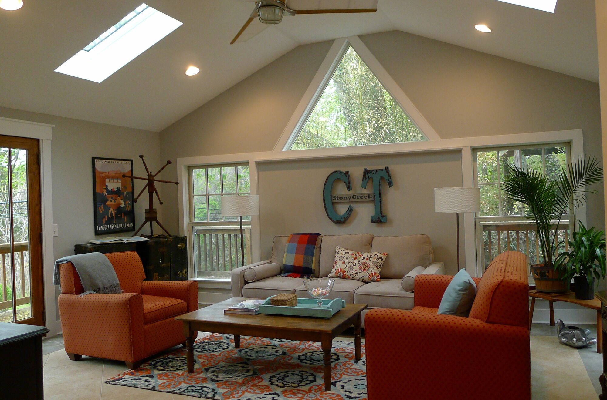 Stay Above Our Antique Shop In The Ridgeview Suite @ Stony Creek Depot