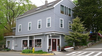 Stony Creek Depot is a corner property.