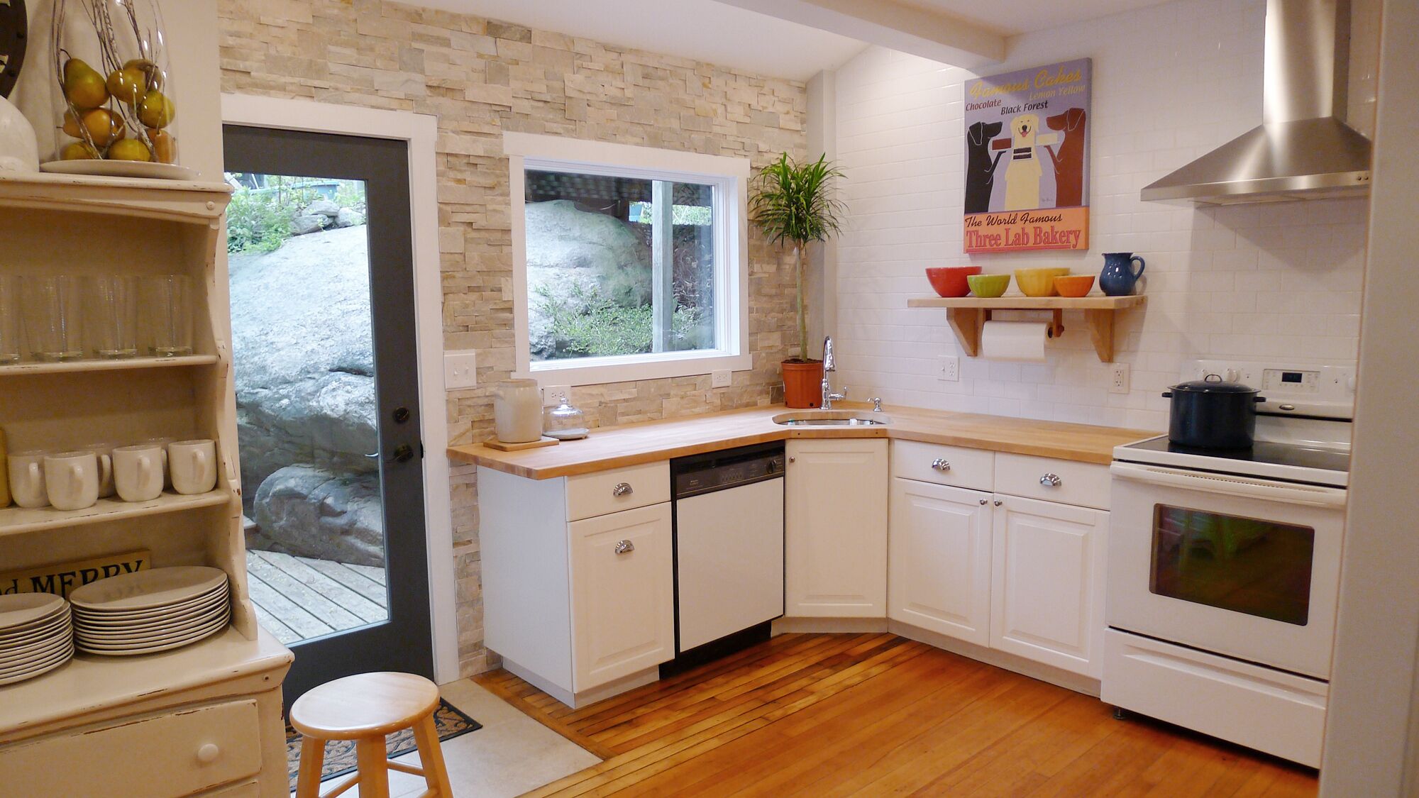 Stay Above Our Antique Shop In The Ridgeview Suite @ Stony Creek Depot