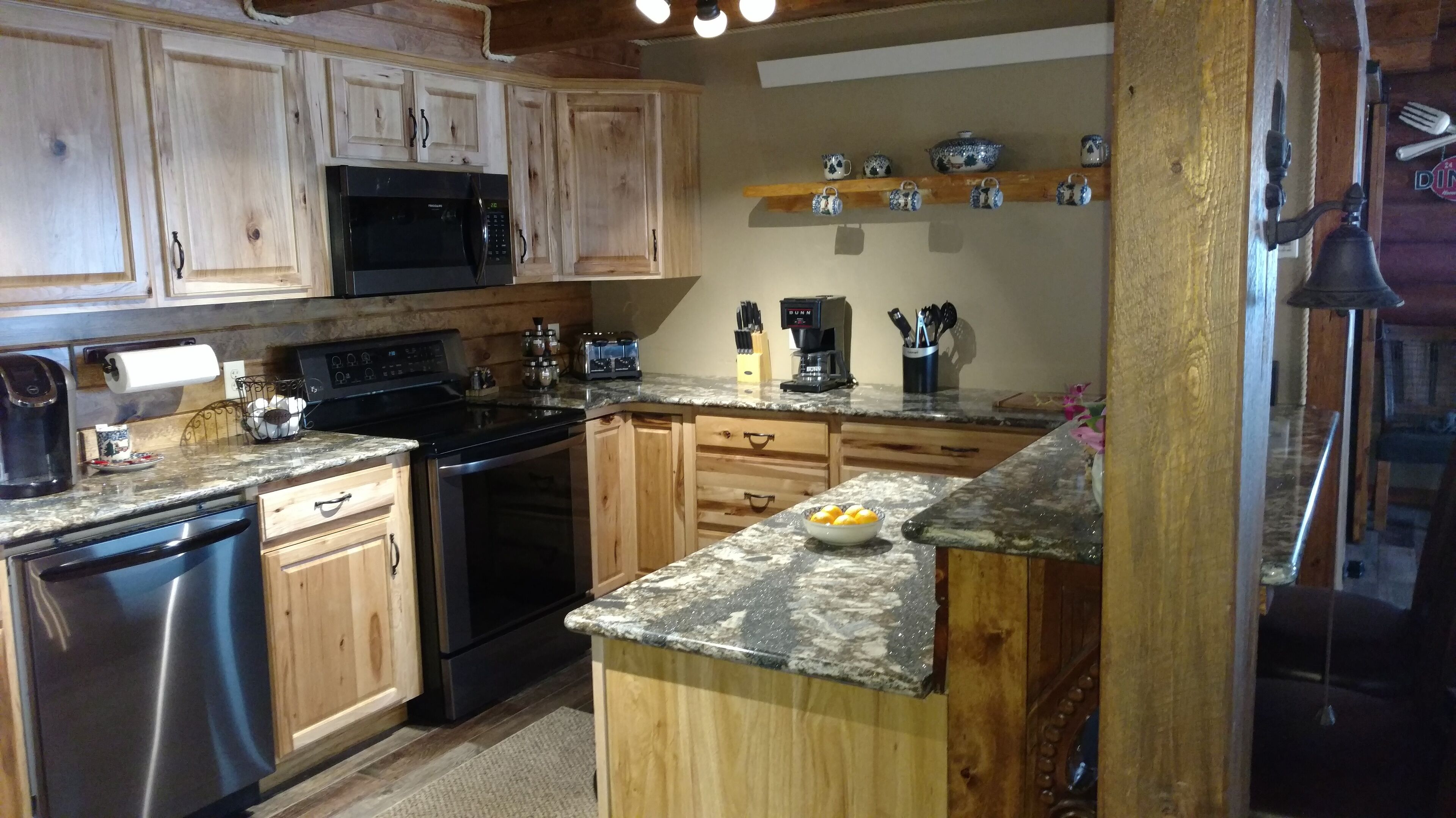 Jade Pines, A beautiful log home in the Black Hills plenty of entertainment