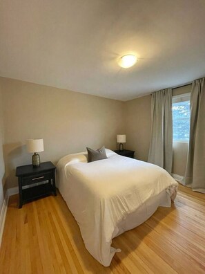 4 bedrooms, desk, iron/ironing board, WiFi