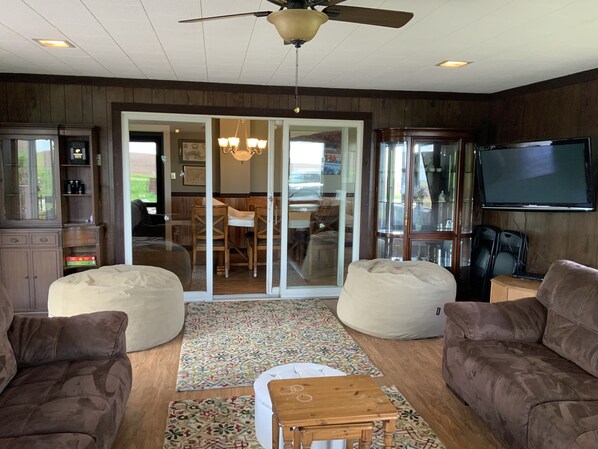 TV, fireplace, DVD player - Newly renovated farmhouse with a view of Elk Mountain (Pleasant Mount)