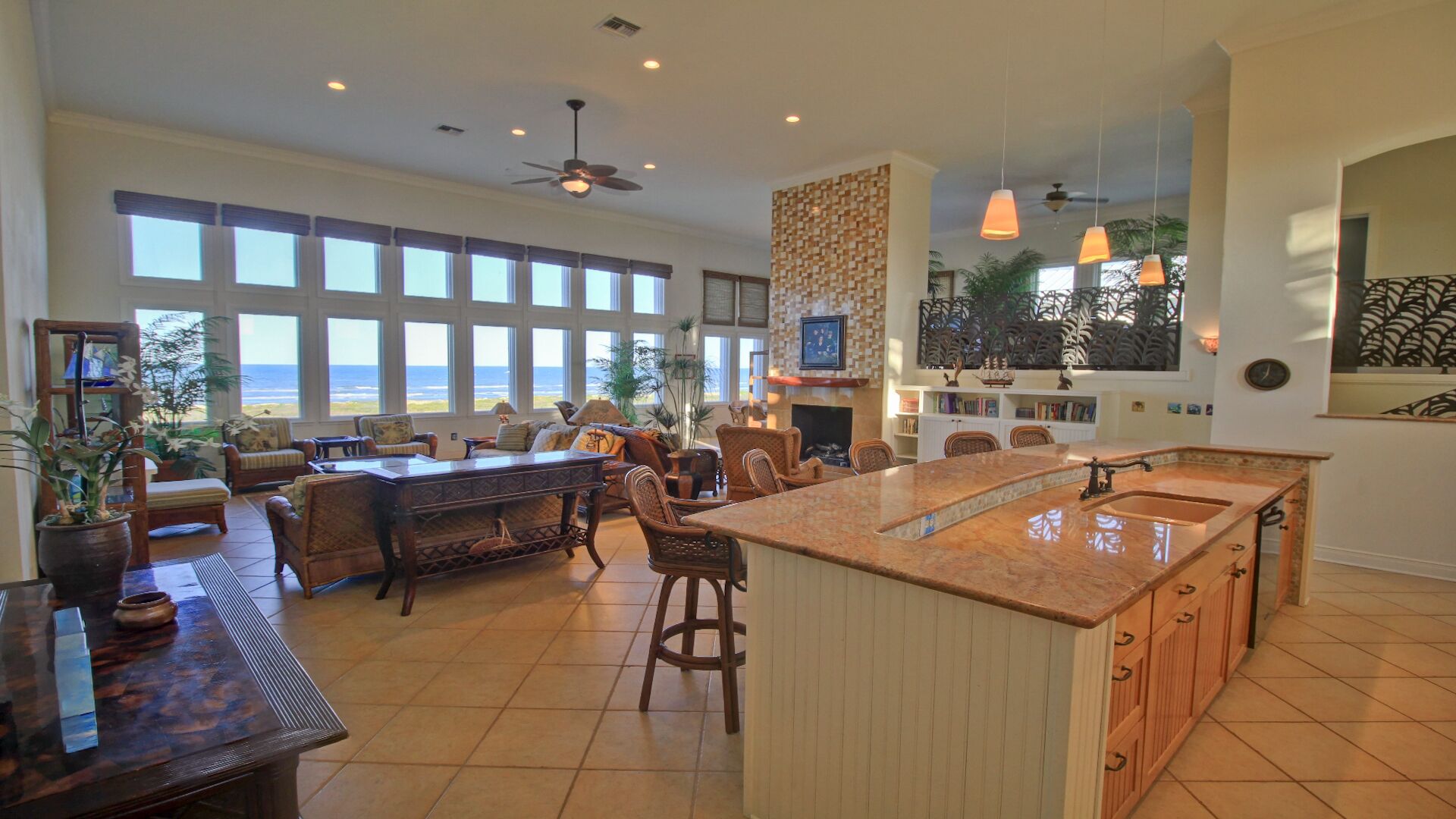 Elegant Beachfront retreat for large families. Private House with Swimming pool and Hot tub