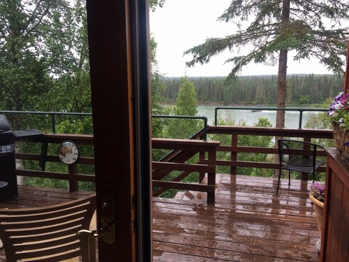 Kenai Riverfront Vacation Cottage Fish from our bank Views Full kitchen Soldotna