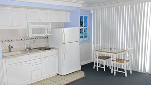 冰箱、微波炉、烤箱、炉灶