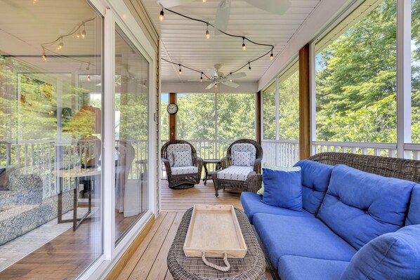 Flat-screen TV, fireplace, video games, DVD player