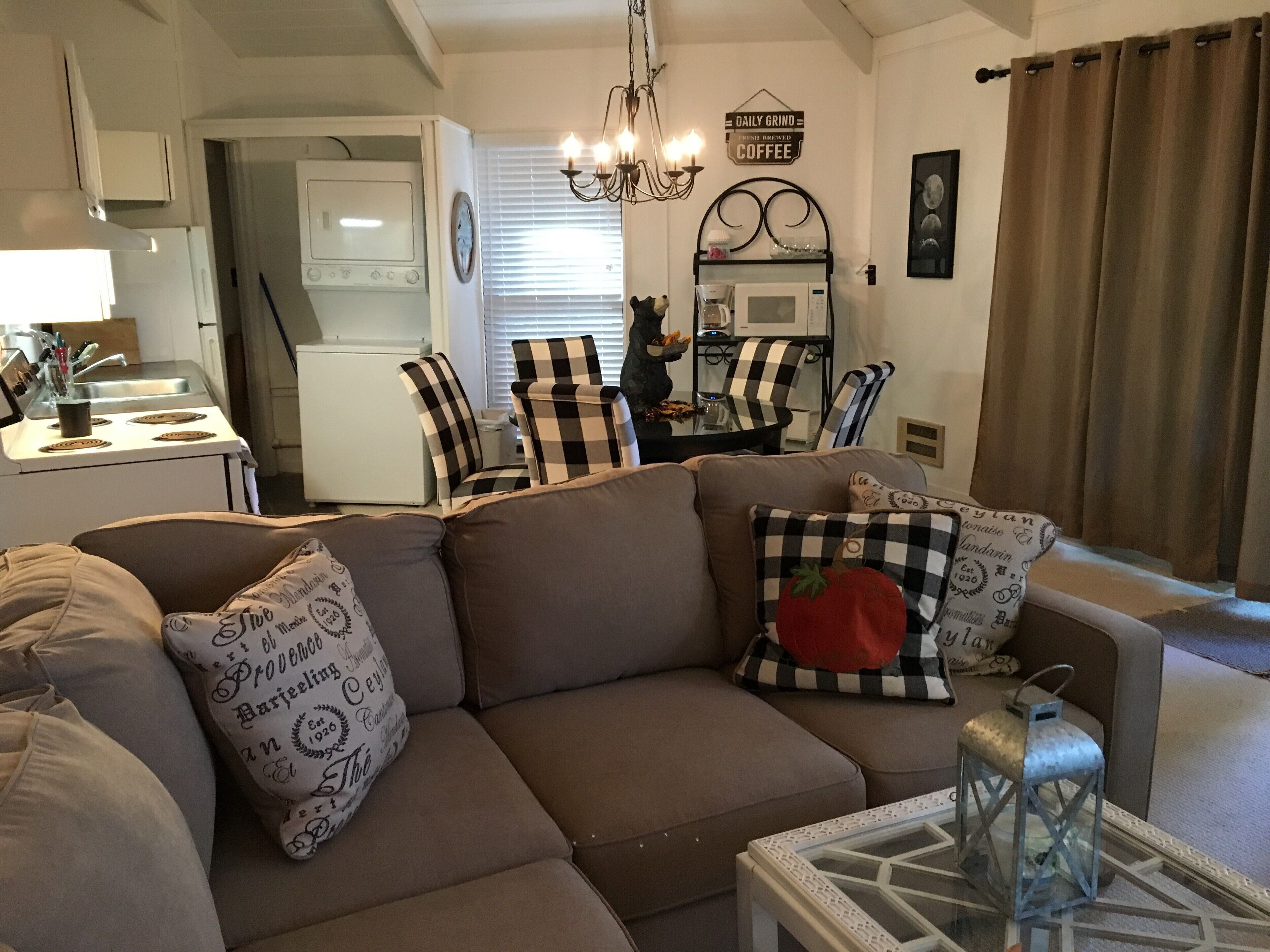 COOL SUMMER GET-AWAY! AMAZING IN THE FALL!