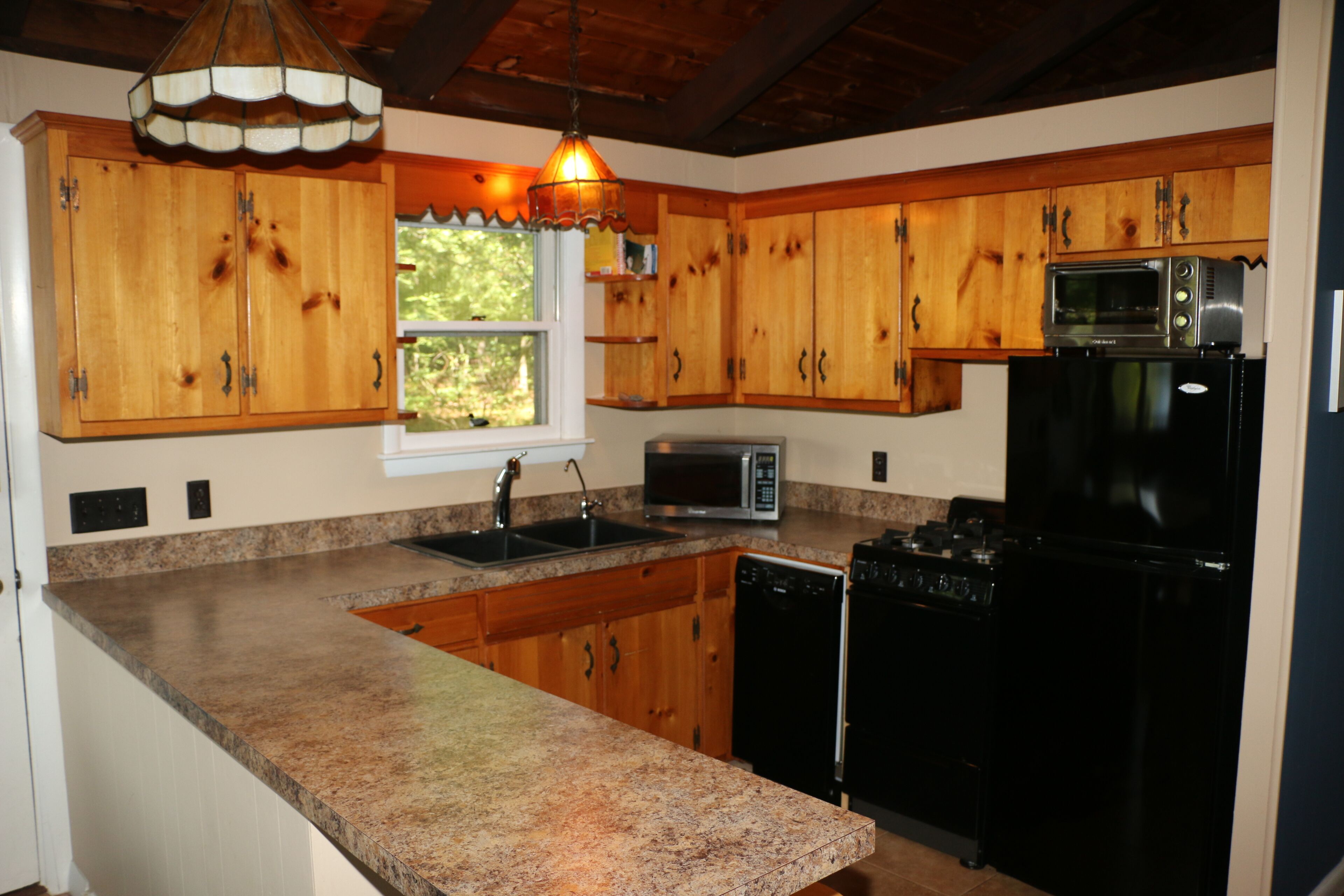 DIRECT Lake Waterfront - Peace and quiet; dog friendly!