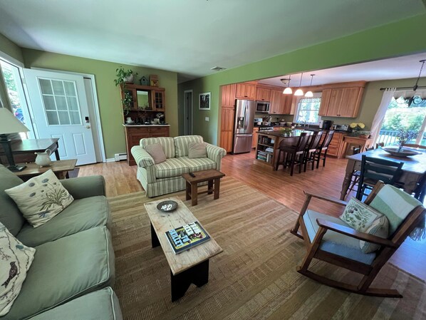 TV, fireplace - Prime U.S. Open Rental--2 miles from Shinnecock Hills Golf Club–3 Bedroom (Southampton)