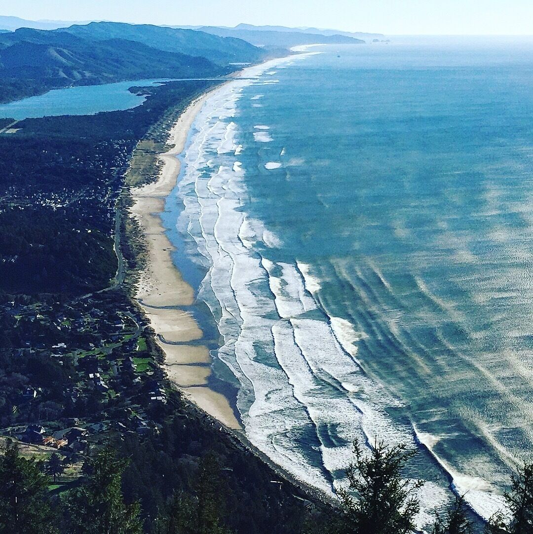 View onto Manzanita and Nehalem Bay (upper left corner) from Neahkahnie summit.