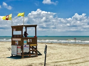 Beach nearby - Top Floor! Oceanfront View, Heated Pool, Casa Del Mar! (Galveston)