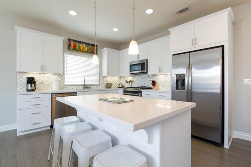 Tri-Level Ocean Views, Rooftop Deck - and More!