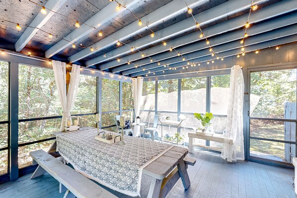 Spa - Newly remodeled bayside cottage with screened patio - short drive to the water (Eastham)