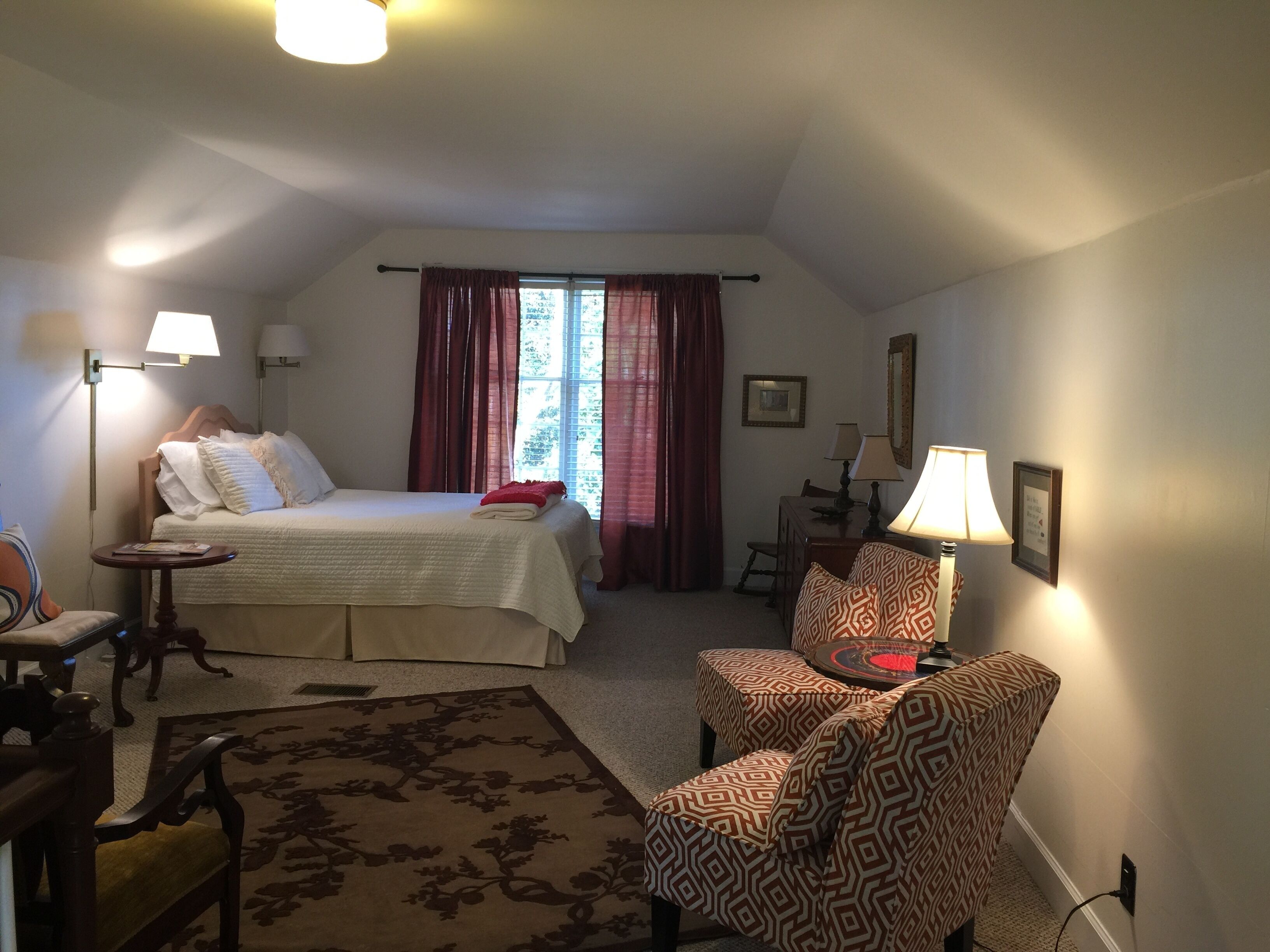 2 bedrooms, desk, iron/ironing board, WiFi