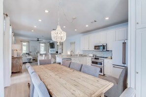 Interior - In Seaside – Nearby Pool & Beach – Emma Lou (Seaside)