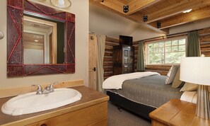 2 bedrooms, iron/ironing board, Internet, bed sheets