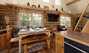 Dining - Big Sky Vacation Rentals: 15 Rustic Ridge (Big Sky)