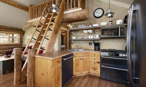 Fridge, microwave, oven, stovetop - Big Sky Vacation Rentals: 15 Rustic Ridge (Big Sky)