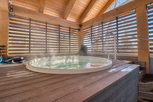 Indoor spa tub