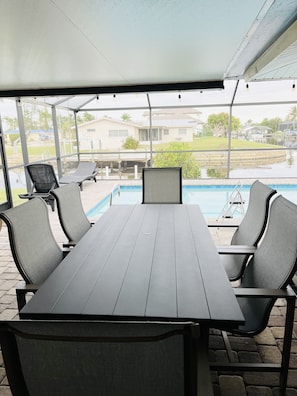 Outdoor dining