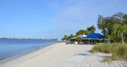 Spacious 4 BR, 3BA in Popular Yacht Club, Heated Salt Pool. Sail Boat Access!