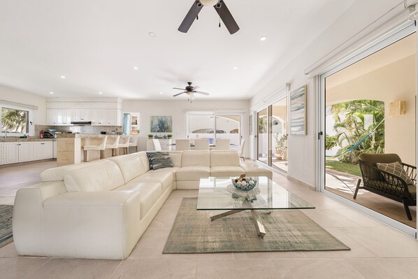 Smart-TV, Bücher, Drucker