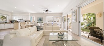 Luxury 4BR House + Private Pool + Rooftop Ocean Views + Concierge