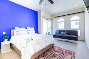 4 chambres, coffre-fort, bureau, fer et planche à repasser