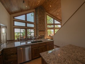 Fridge, microwave, oven, stovetop - Beautiful Villa, Fire Pit, Near The Smokys! (Newport)