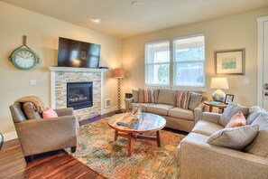 Télévision, cheminée, lecteur de DVD