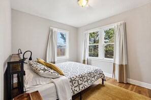 2 عدّة غرف نوم ومكتب ومكواة/لوح كي وواي فاي مجانًا